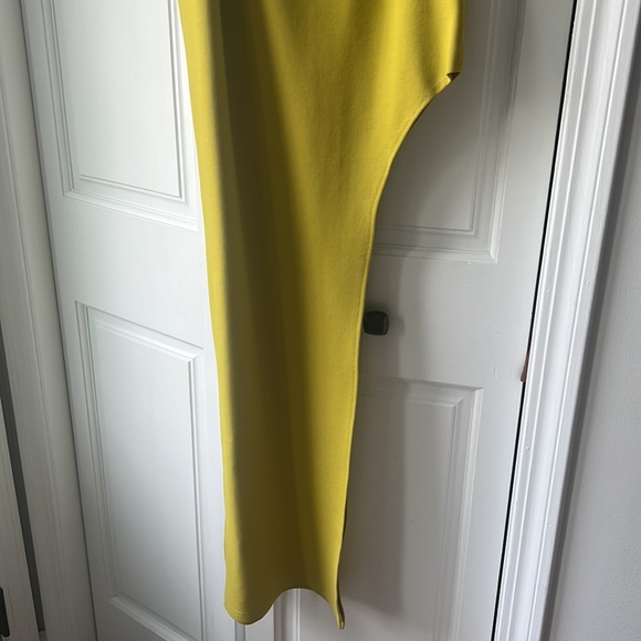 Beautiful long lime green dress from Akira - Picture 2 of 5